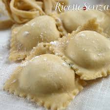 Questa pasta frolla non si presta per essere tagliata in strisce e per decorazione di questo genere perché appunto è senza glutine e senza amidi. Pasta Fresca Vegan