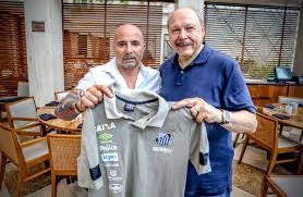 Sampaoli ficou menos de um ano no santos fc (foto: Footballfansstuff On Twitter Jorge Sampaoli Is The New Coach Of Santos