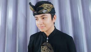 Maybe you would like to learn more about one of these? Foto Tampannya Angga Yunanda Saat Pakai Baju Adat Bikin Fans Jatuh Hati Hot Liputan6 Com