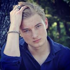 Zachary Pierce's Instagram, Twitter & Facebook