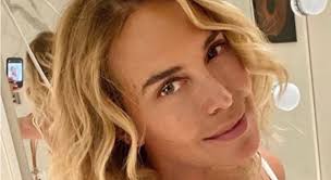 A completare il look, la d'urso, con i capelli raccolti, ha messo in bella vista un bel paio di orecchini gialli, giusto per. Barbara D Urso Qui Bambina Oggi Conduttrice Di Successo