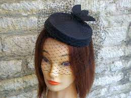 Pillbox Hat With Veil Black Cocktail Hat And Birdcage Etsy In 2021 Hat With Veil Cocktail Hat Pillbox Hat