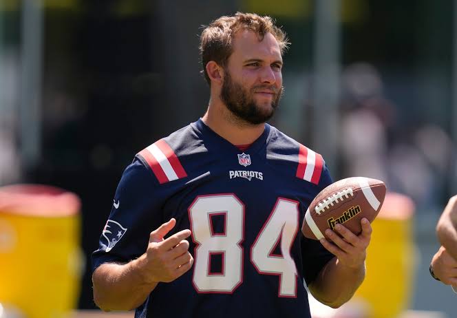 Patriots undrafted rookie tight end hopes to turn more heads in training  camp - masslive.com