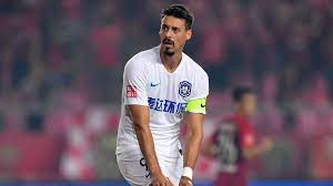 Und nach dem pokalfinale offenbar für den nächsten eklat. Sandro Wagner Wenn Ich Diese Ganzen Kleinen Instagram Gangster Sehe Mit Ihren Goldketten Kicker
