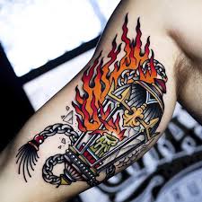 Colección de fede albarracin • última actualización: Tatuajes Valencia Tatuaje Miguel Comin No Land Tattoo Parlour Tradicional Lampara Light Candle Vela Fuego Luz