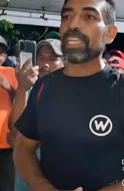 Ahora Solicitan destitución del Gobernador de Izabal por caso de minería en  Río Dulce Diversas autoridades comunitarias y vecinos de Livingston,  Izabal, han solicitado la destitución del Gobernador Departamental Carlos  Tenas, debido