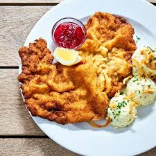 Das Wiener Schnitzel Aus Der Spezlwirtschaft Munchen Schnitzel Amore Rezept In 2020 Wiener Schnitzel Rezepte Rezeptideen