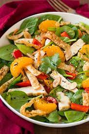 This Mandarine Orange Spinach Salad With Chicken And A Lemon Honey Ginger Dressing Is Out Of This Ensalada De Espinaca Ensaladas Frescas Recetas Saludables