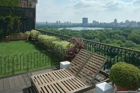 Look Up The Coolest Rooftop Gardens In Nyc Rooftop Garden Roof Garden Shade House