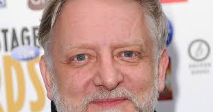 西蒙·羅素·畢爾(Simon Russell Beale)簡介及電影作品- Enjoy Movie