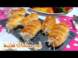 مملحات على شكل مونشو بحشوة موس الدجاج بانان هدا مكان Youtube Hot Dog Buns Food Dog Bun