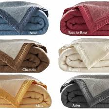 La couverture aubisque est une couverture laine pas cher, une couverture woolmark chaude et de qualité avec un grammage de 500 g/m². Couverture 240x300 En Laine Pour Tres Grands Lits