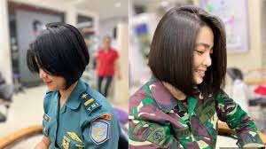 Potongan layer ini merupakan model rambut yang sangat menakjubkan tanpa harus banyak usaha untuk menatanya, dengan demikian anda dapat menjadikannya inspirasi untuk menata rambut. Model Rambut Pendek Polwan Mana Yang Menjadi Favorit Anda