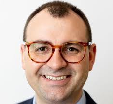 Kim Latta's Instagram, Twitter & Facebook