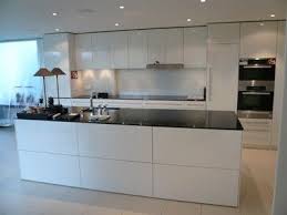 Informiere dich über neue hochschrank küche hochglanz weiß. Moderne Kuche In Hochglanz Weiss Hafele Functionality World Kuche Hochglanz Kuche Hochglanz Weiss Moderne Kuche
