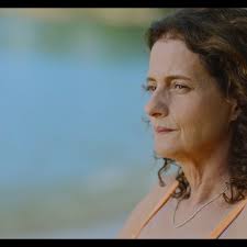 Falta um mês para a estreia do filme mais aguardado desse ano, “Sonhar Com  Leões” chega aos cinemas brasileiros em 11 de setembro. Contando a história  de Gilda, interpretada por Denise Fraga,