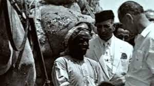 The vice president soon turned the event into a public relations coup. Throwback When A Us Vice President Befriended A Pakistani Camel Cart Man Pakistan Dawn Com