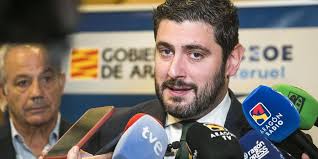 El líder de Vox en Aragón anuncia que está negociando con el PP bloquear la  entrada de más inmigrantes ilegales en la región