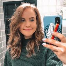 Angela Vogelpohl (@VanilllaTrillaa)