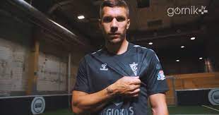 Górnik zabrze fifa 21 рейтинг команды. Lukas Podolski Wird Von Gornik Zabrze Mit Emotionalen Video Begrusst