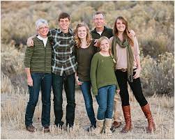 Family Of Six Photography Pose Large Family Family Picture Outfits Family Photo Outfits Family Photo Colors