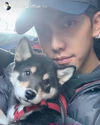 The actor debuted in june 2004 and has been with hook entertainment for 17 years. Lee Seung Gi Philippines On Instagram Lee Seung Gi Perro Out On A Date Selebritas