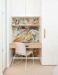 Smart Working Come Ricavare La Propria Postazione Di Lavoro In Una Casa Piccola Arsci Nel 2020 Arredamento Piccola Camera Arredamento Casa Arredamento Studio In Casa