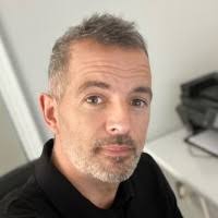 700+ profilů „Malarkey“