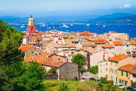 Er wonen ongeveer 6000 mensen en wordt bezocht door 5 miljoen mensen per jaar. Saint Tropez Tipps Reiseguide Fur Die Stadt Der Schonen Und Reichen