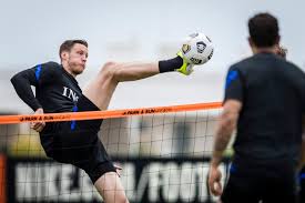 De opstelling is bekend en de volgende spelers staan aan de aftrap. Timber Debuteert Tegen Schotland Weghorst Vormt Koppel Met Memphis Voetbal International