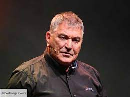 Issu d'un milieu ouvrier, il est le petit dernier d'une fratrie de quatre enfants. Jean Marie Bigard Plucked By His Ex Wife It Reveals The Underside Of His Divorce With Claudia Ex Wives Divorce Everything She Wants