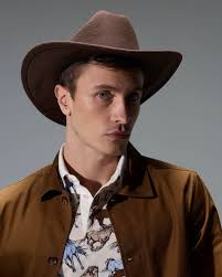 🌵🤠 Rugged soul. Refined look. Bold heart. That's the cowboy code. 💥👔  #wild&free #newcollectıon #simoncarter #cowboylook