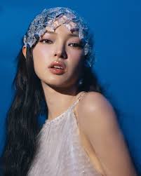 Chau Bui shone in the look 8 design from Phan Huy's Spring/Summer 2025  collection as she attended the event organized by L'Officiel Vietnam and  was honored with the “Local Brand of the