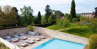 That is good for a spa/relax, romance/honeymoon, gourmet, luxury, countryside, nature/wildlife vacation. C Side Spa Cotswolds