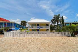 Siesta Key Vacation Rental Walk To Siesta Key Beach Sk Village Heated Pool Wifi Completely New Bar Sarasota Beach Vacation Home Rentals Vacation Rental