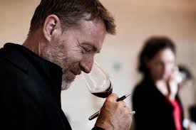 亞舍團隊自2011 年開始參與伯恩濟貧院葡萄酒拍賣會，與Maison Albert Bichot 合作,  協助貴賓挑選目標競標、陳釀、及運輸。並於2018, 2023, 2024 三度邀請