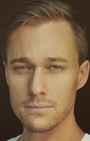 Darren Moss's Instagram, Twitter & Facebook