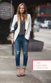 Camisa De Poa Feminina Como Usar Modelo Veste Calca Jeans Sandalia Preta Blusa De Poa Preta E Branco Com Blazer Branco Blazer Jeans Estilo Casual Chic Blusa De Bolinhas
