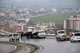 En son şırnak kaza haberleri anında burada. Son Dakika Haberleri 5 Aracin Karistigi Zincirleme Trafik Kazasinda 6 Kisi Yaralandi Son Dakika