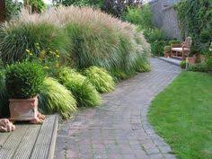 Perfekte Gartengestaltung So Wird Ihr Garten Zum Kleinen Paradies Garten Garten Pflanzen Mediterrane Gartengestaltung