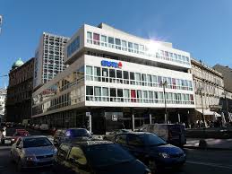 Insistiramo na brzini i kvalitetu usluga, i na taj način doprinosimo stabilnom i zdravom rastu naših klijenata i okruženja u kom poslujemo. File Erste Bank Building On Jadranski Trg In Rijeka Jpg Wikimedia Commons