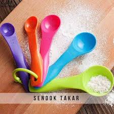 Nah sudah sedikit mengerti kan sekarang bahwa sendok makan dan sendok teh yang biasa kita gunakan ternyata tidak sesuai dengan takaran yang dianjurkan, maka mulai sekarang biasakanlah menggunakan sendok takar agar obat yang kita minum akan bekerja sesuai dengan maksimal. 5 In 1 Sendok Takar Sendok Ukur Sendok Bumbu Sendok Dapur Sendok Susu Shopee Indonesia