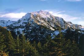 Cukup membuat lekukan berjajar dua atau lebih, sudah bisa membentuk gambar gunung. Gunung Ganang Di Taiwan Taiwan Tourism