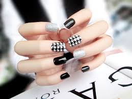Para poder colocarlas necesitaras de un dispositivo especial. 24 Unids Breve Negro Blanco Falso Del Clavo B53 Brillante Unas Consejos De Diseno De Unas Postizas De Acrilico Consejos De Arte Decoracion Parche Herramientas Nails Acrylic Tips White False Nailsfake Nails Acrylic