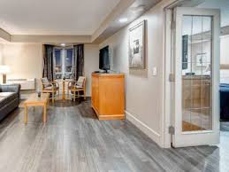 The executive royal inn west edmonton offers the comfort you deserve and the location you demand. Royal Hotel West Edmonton Trademark Collection By Wyndham Room Reviews Photos Edmonton 2021 Deals Price Trip Com