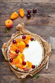 La crema allo yogurt è una crema fresca e leggera, può essere utilizzata in torte fredde o servita in coppette con della frutta fresca di stagione. Crostata Con Confettura Di Lamponi E Bavarese Allo Yogurt Al Mango Panelibrienuvole