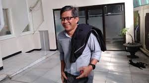 Elektabilitas itu berdasarkan rilis dari lembaga survei kelompok diskusi dan kajian opini publik indonesia (kedaikopi). Rocky Gerung Curigai Ada Intelijen China Merangkap Sebagai Tka Itu Doktrin Perintah Ideologi Tribun Kaltim