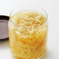 酢玉ねぎはすでに常備菜 保存食として年間通して作っている という方も多いかもしれません 毎日食べても飽きないおいしさなので健康のためにも続けやすく いつもの料理にちょっと足すだけという手軽さも人気の理由です 今回は基本の酢玉ねぎの作り方をご紹介します