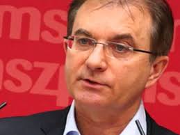 Tóth csaba elmondta, zugló lakossága úgy ítéli meg a baloldalt, ahogy azt a választási eredmények is mutatják. Mar A Zugloi Mszp Sek Is Kiakadtak Toth Csaba Mutyijain Zugloi Mutyi