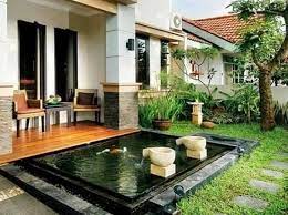 Yang pertama adalah kolam kecil di depannya teras di halaman depan rumah, berukuran 3 x 1 meter2, yang kedua agak besar di belakang rumah, berukuran kurang lebih 9 meter2. Adem 21 Model Kolam Ikan Ukuran Mini Ini Cocok Untuk Teras Depan Rumah
